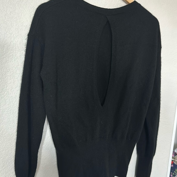 VINCE. Black Crewneck Cashmere Sweater - Picture 3 of 5